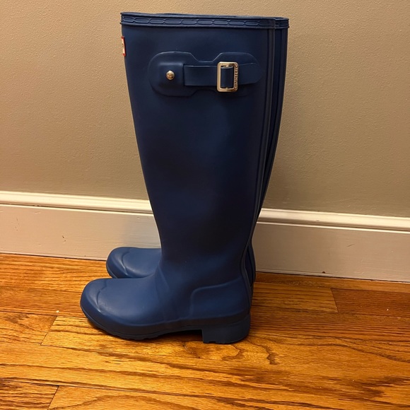 Blue Hunter boots. - Picture 6 of 7